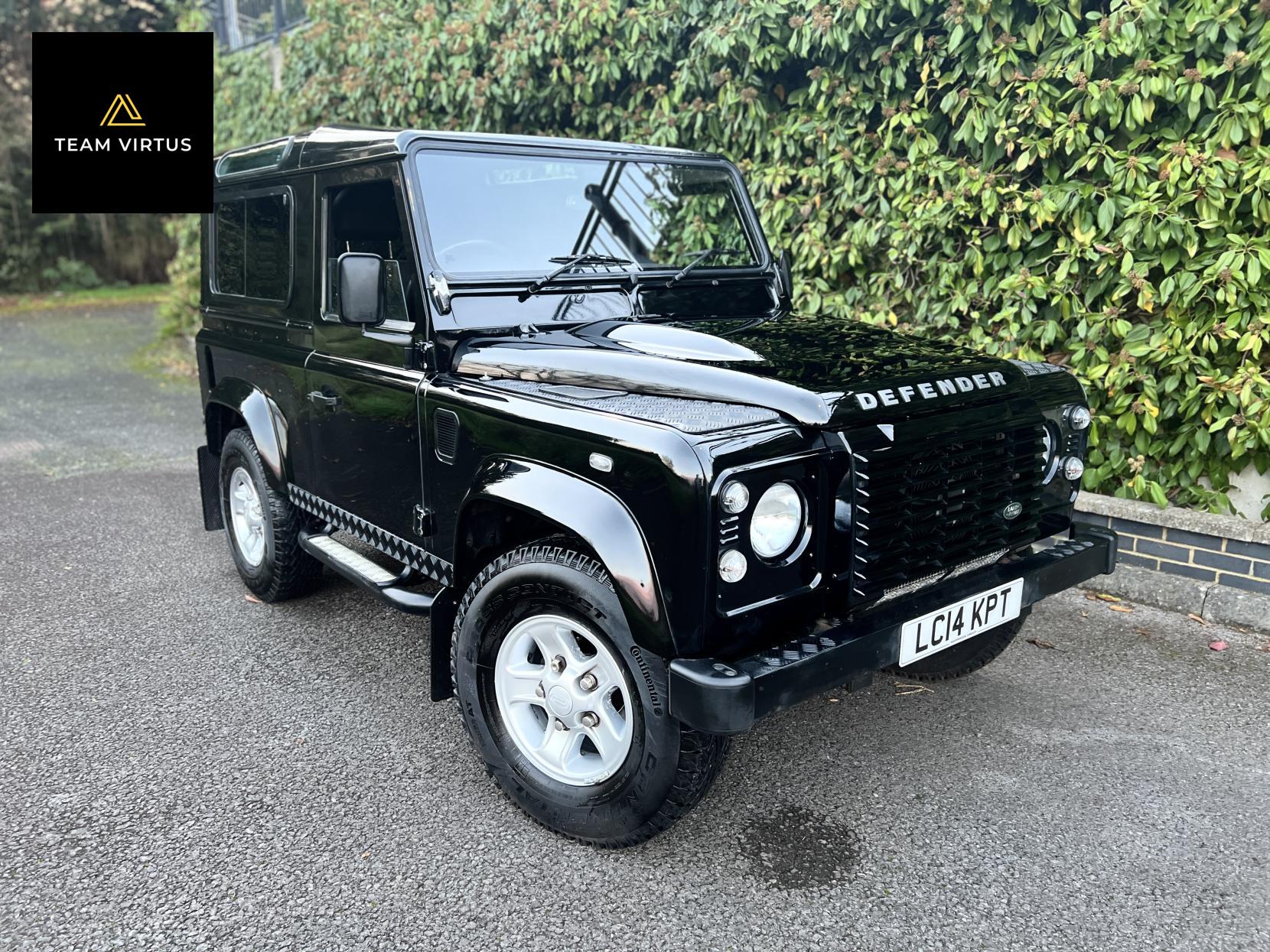 Land Rover Defender 90 2.2 TDCi XS Hard Top SUV 3dr Diesel Manual 4WD SWB Euro 5 (122 ps)