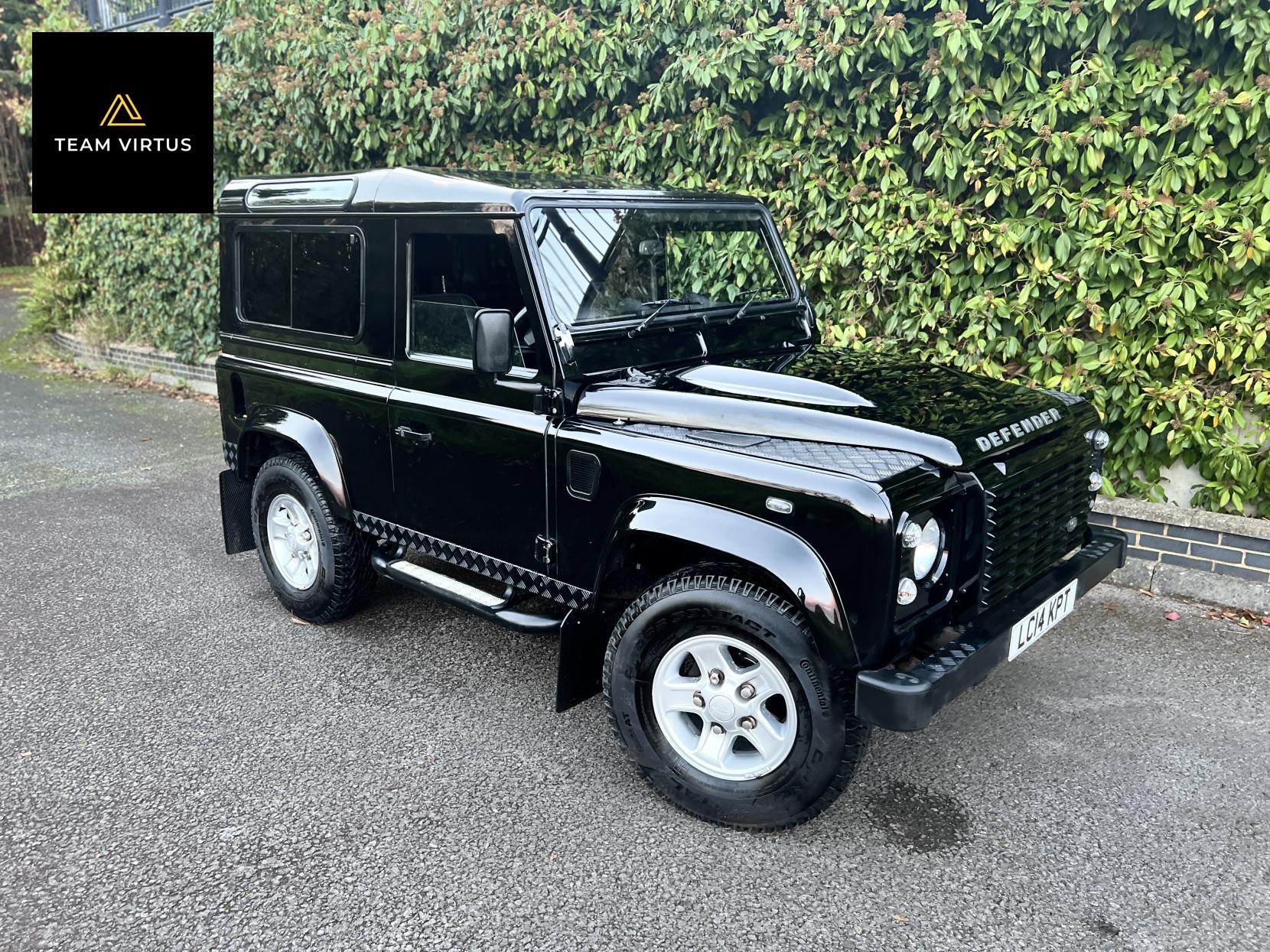 Land Rover Defender 90 2.2 TDCi XS Hard Top SUV 3dr Diesel Manual 4WD SWB Euro 5 (122 ps)