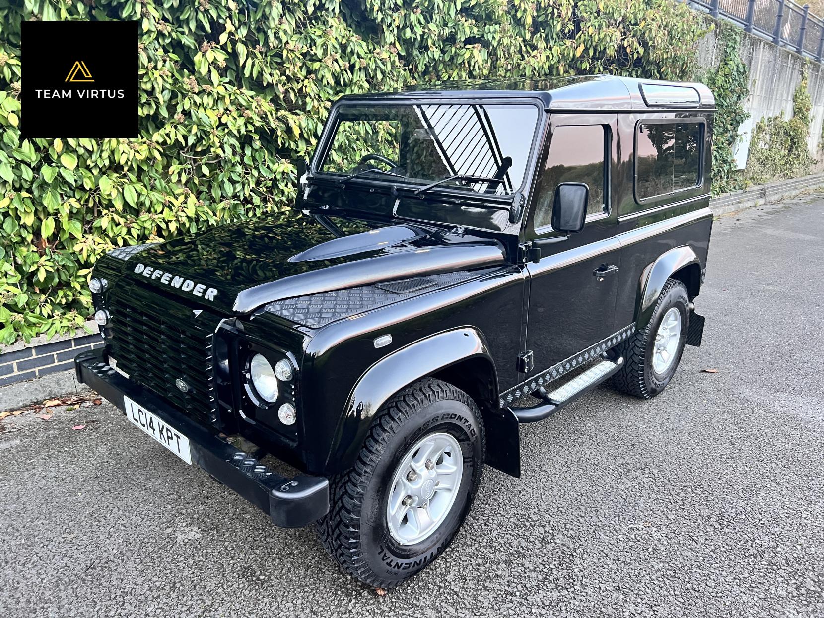 Land Rover Defender 90 2.2 TDCi XS Hard Top SUV 3dr Diesel Manual 4WD SWB Euro 5 (122 ps)