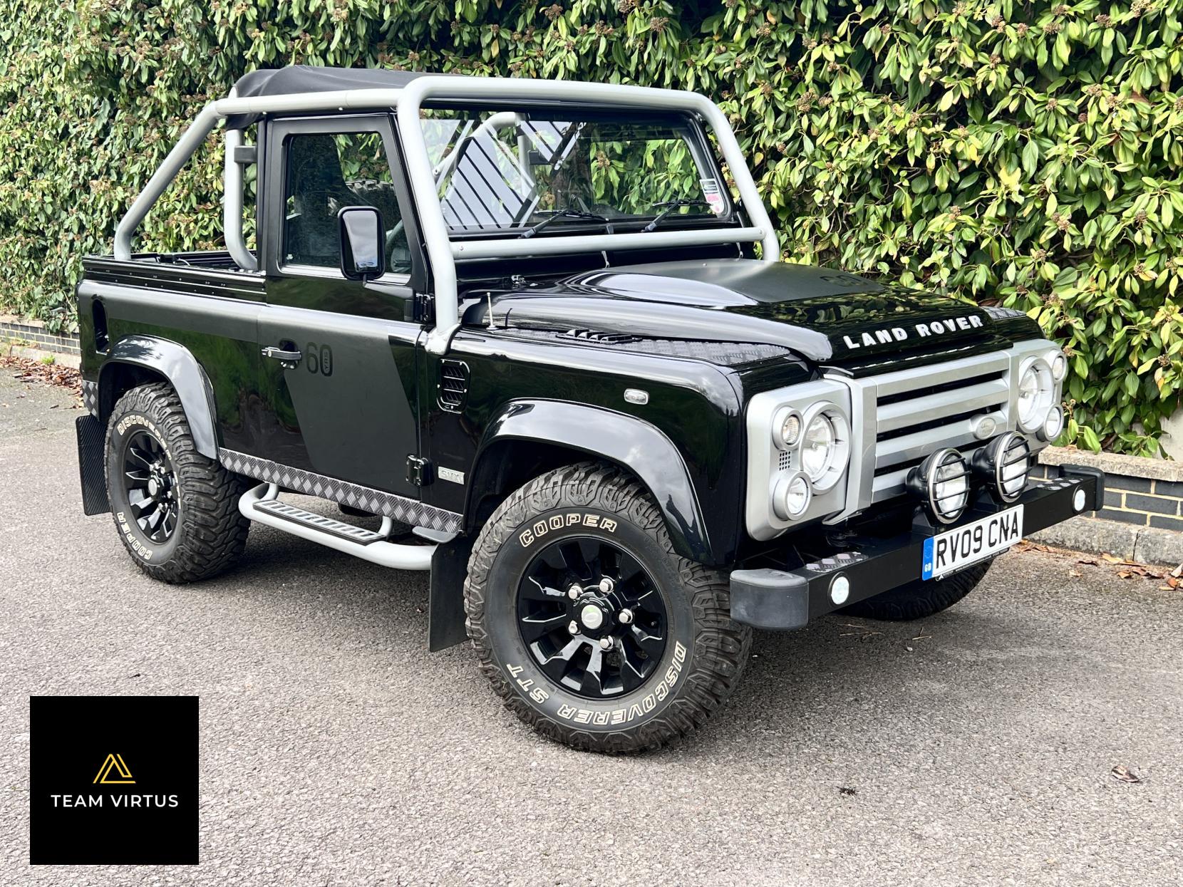 Land Rover Defender 90 2.4 TDCi Pickup 2dr Diesel Manual 4WD SWB Euro 4 (122 bhp)