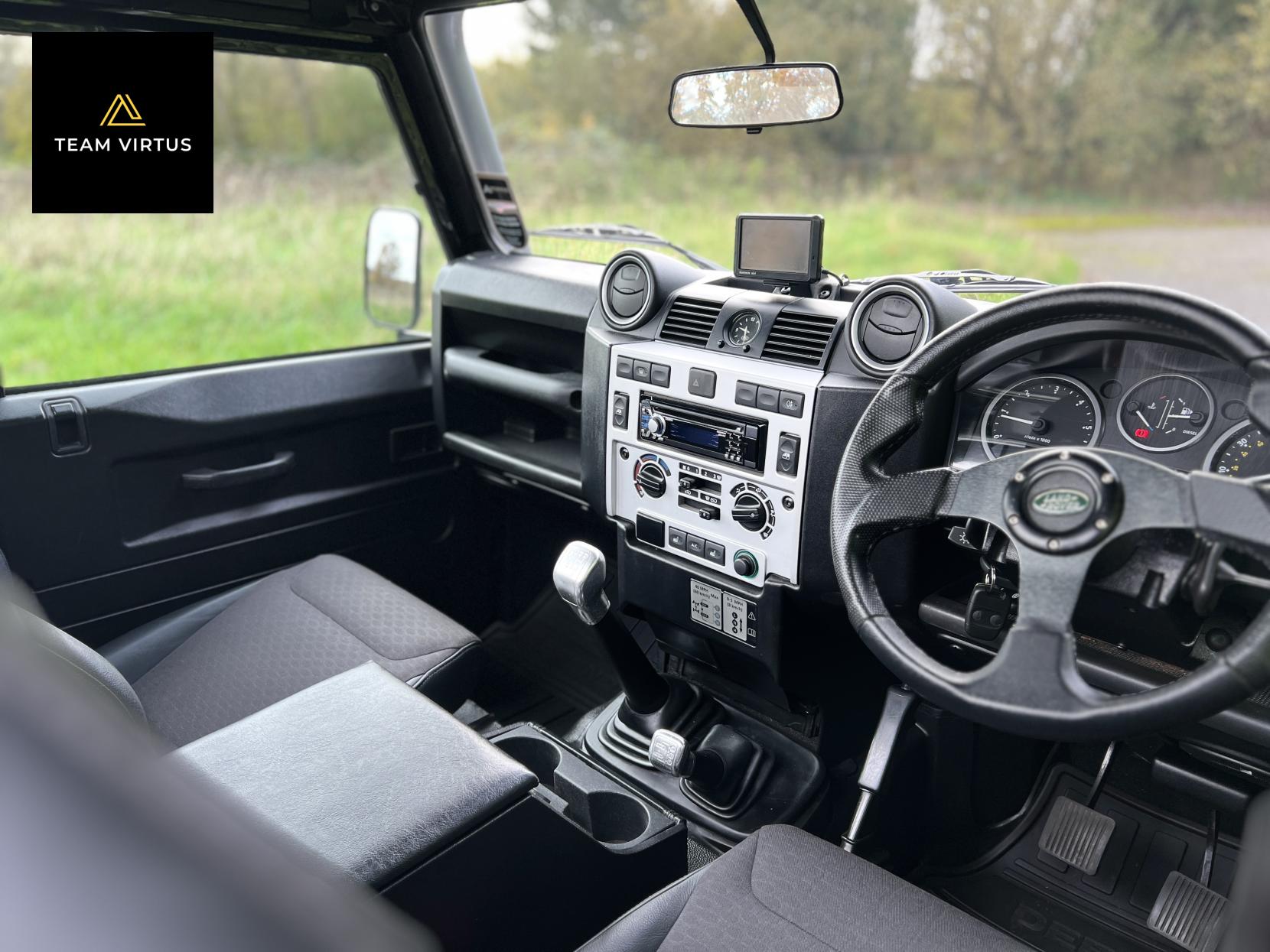 Land Rover Defender 90 2.4 TDCi Pickup 2dr Diesel Manual 4WD SWB Euro 4 (122 bhp)