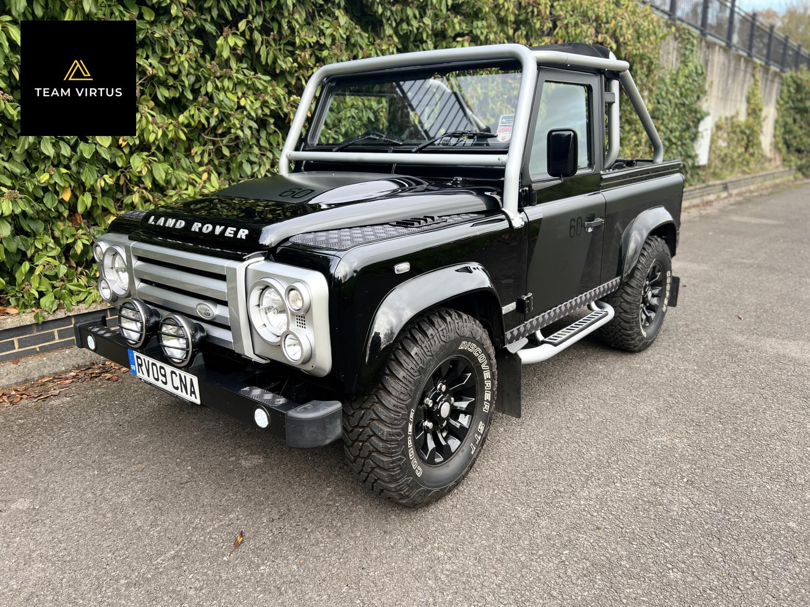 Land Rover Defender 90 2.4 TDCi Pickup 2dr Diesel Manual 4WD SWB Euro 4 (122 bhp)