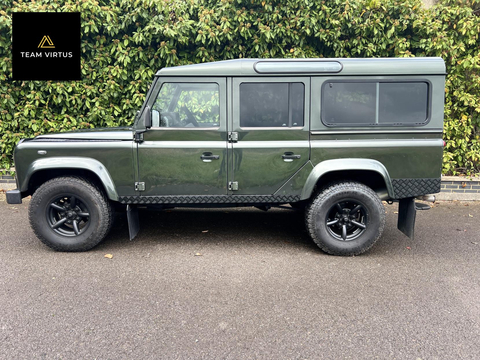 Land Rover Defender 110 2.5 TDi XS SUV Diesel Manual MWB (299 g/km, 120 bhp)