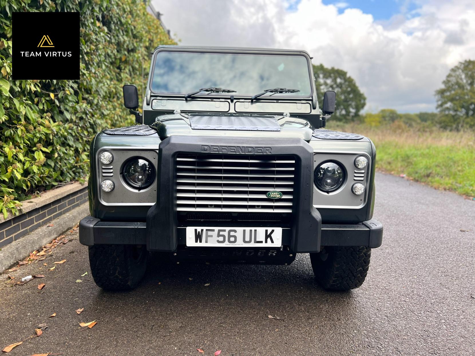 Land Rover Defender 110 2.5 TDi XS SUV Diesel Manual MWB (299 g/km, 120 bhp)