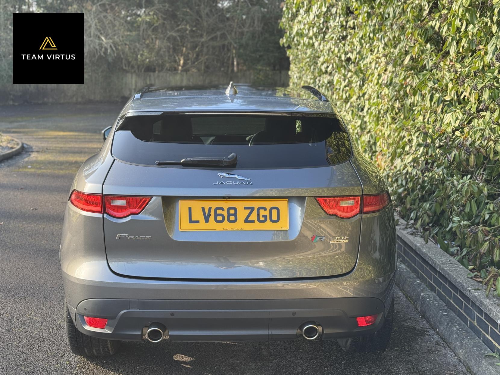 Jaguar F-PACE 2.0 P300 R-Sport SUV 5dr Petrol Auto AWD Euro 6 (s/s) (300 ps)