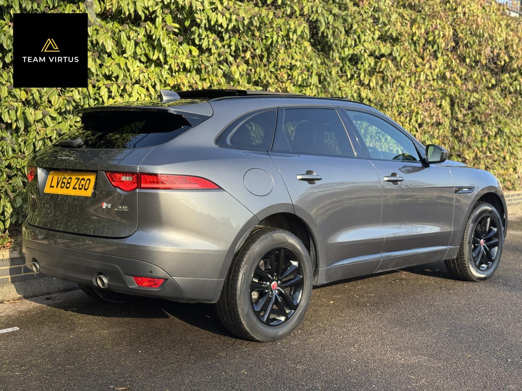 Jaguar F-PACE 2.0 P300 R-Sport SUV 5dr Petrol Auto AWD Euro 6 (s/s) (300 ps)