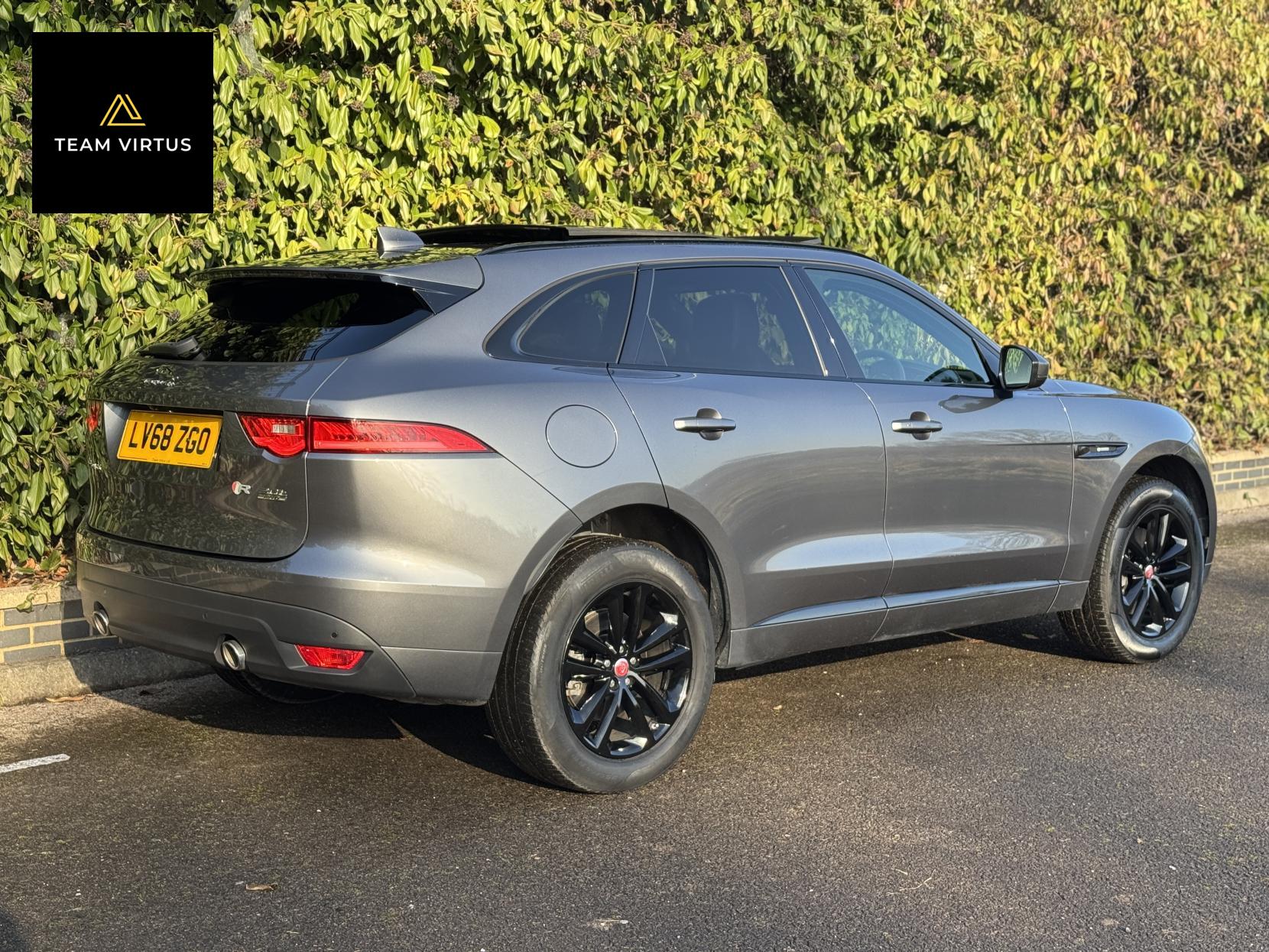 Jaguar F-PACE 2.0 P300 R-Sport SUV 5dr Petrol Auto AWD Euro 6 (s/s) (300 ps)