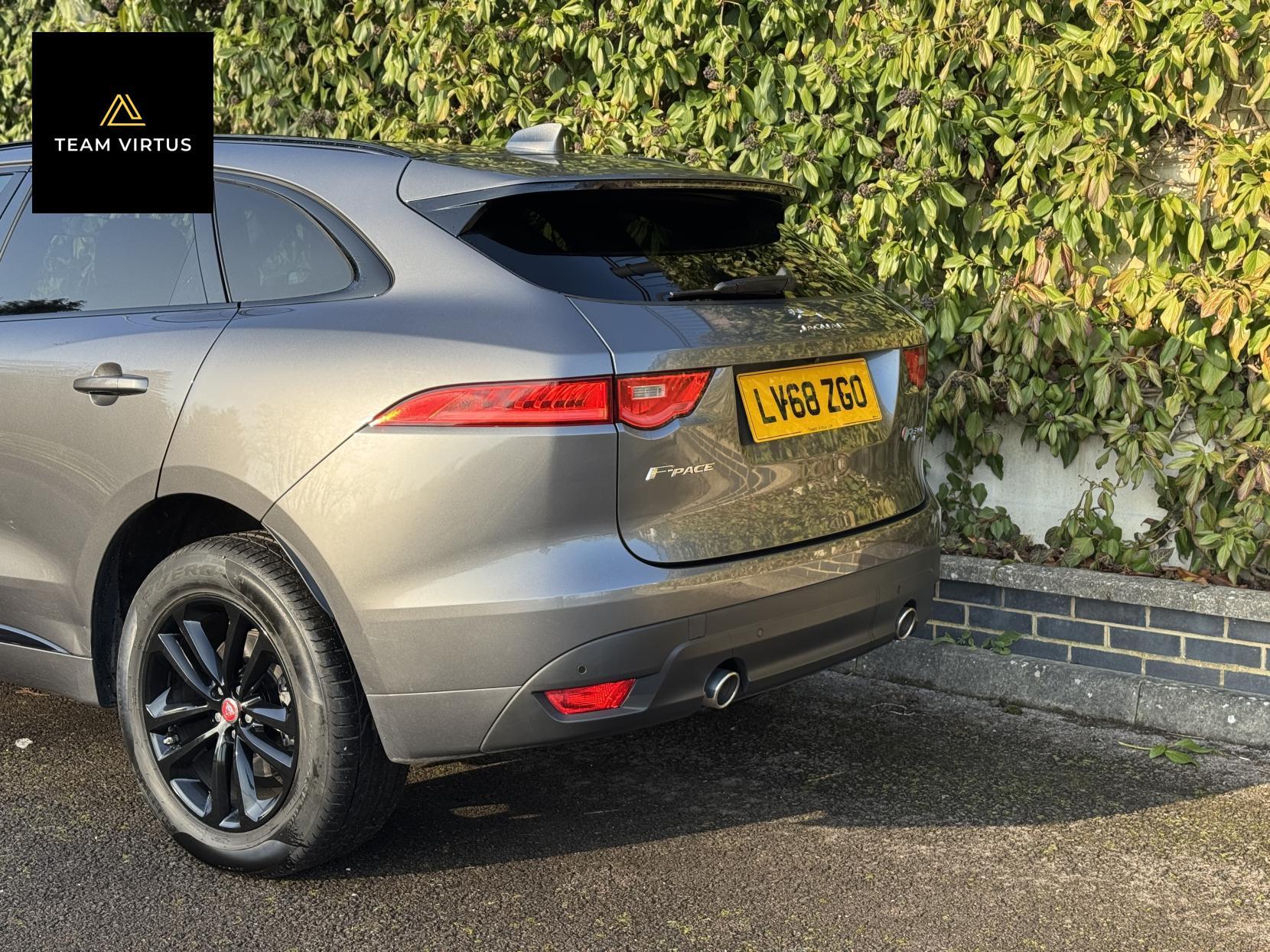 Jaguar F-PACE 2.0 P300 R-Sport SUV 5dr Petrol Auto AWD Euro 6 (s/s) (300 ps)