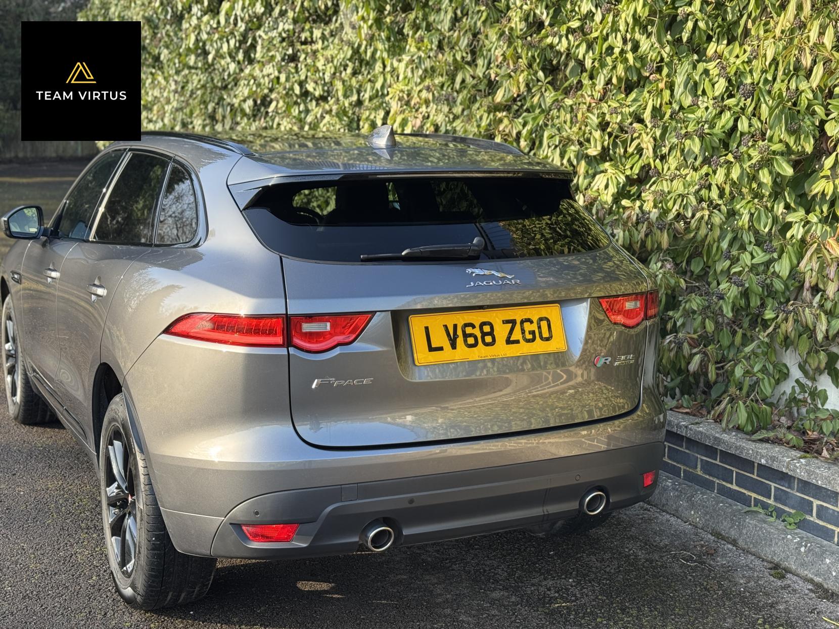 Jaguar F-PACE 2.0 P300 R-Sport SUV 5dr Petrol Auto AWD Euro 6 (s/s) (300 ps)