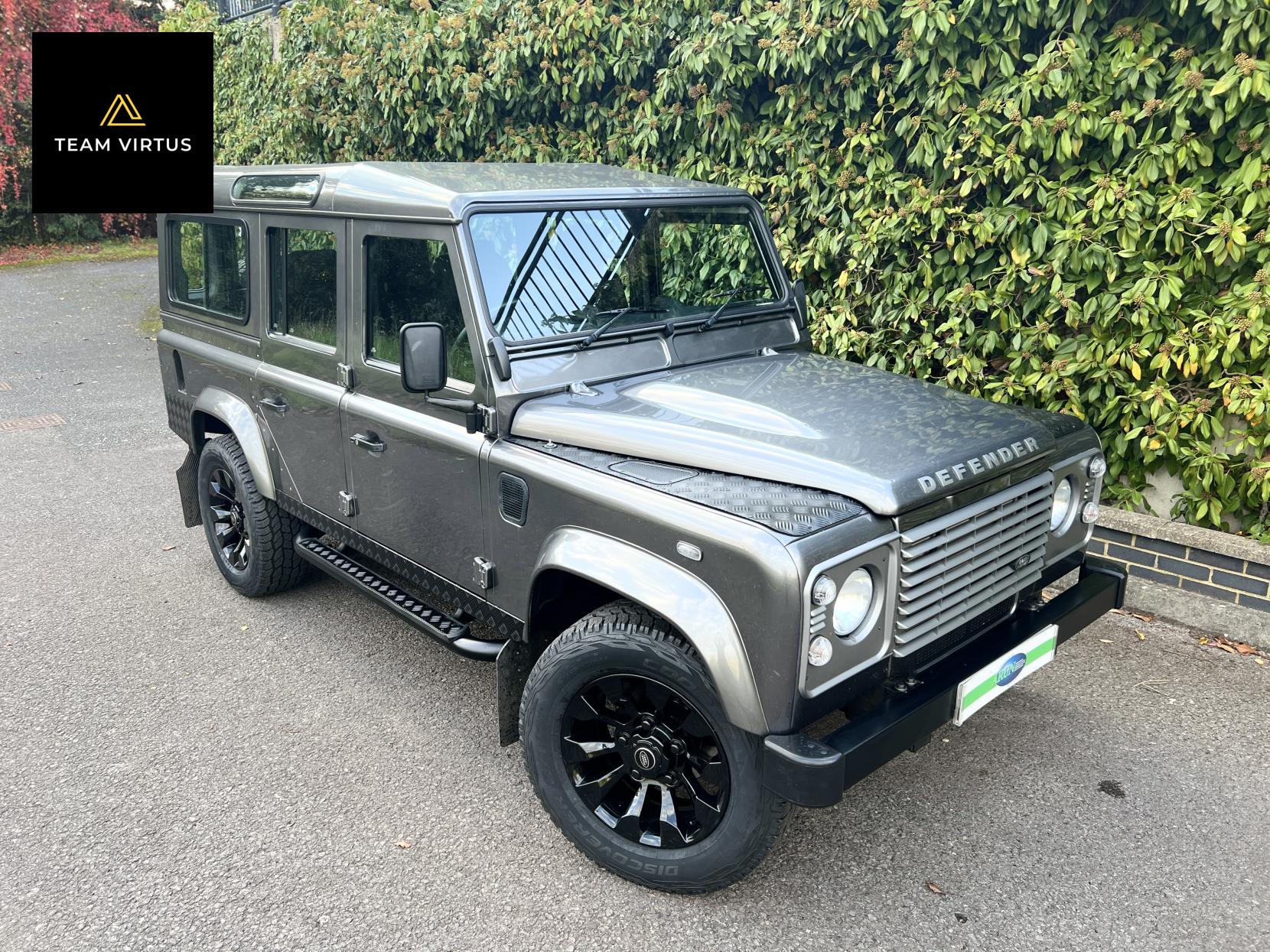 Land Rover Defender 110 2.2 TDCi County SUV Double Cab 5dr Diesel Manual 4WD MWB Euro 5 (122 ps)