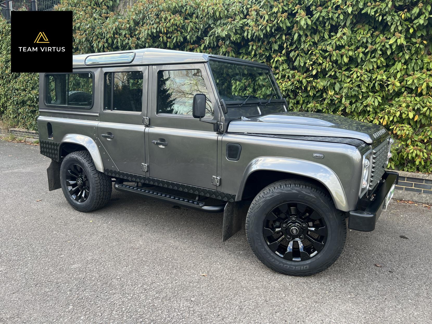 Land Rover Defender 110 2.2 TDCi County SUV Double Cab 5dr Diesel Manual 4WD MWB Euro 5 (122 ps)