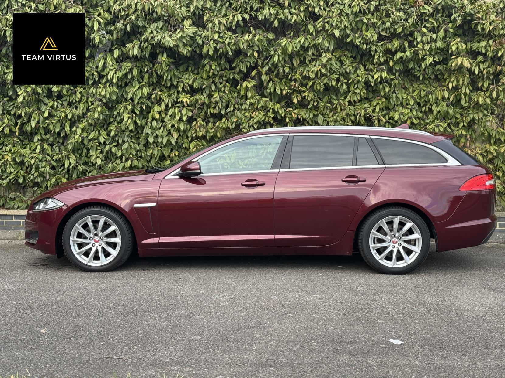 Jaguar XF 2.2d Premium Luxury Sportbrake 5dr Diesel Auto Euro 5 (s/s) (200 ps)