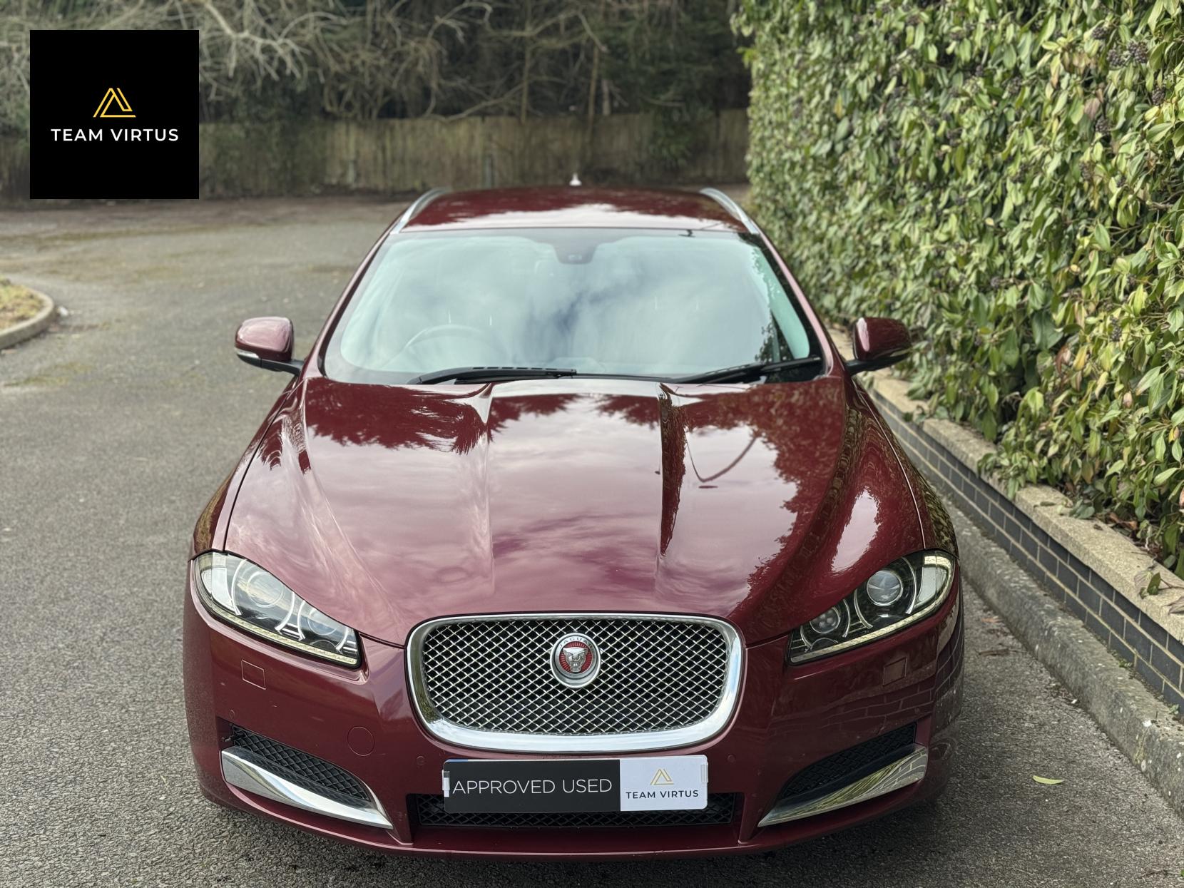 Jaguar XF 2.2d Premium Luxury Sportbrake 5dr Diesel Auto Euro 5 (s/s) (200 ps)