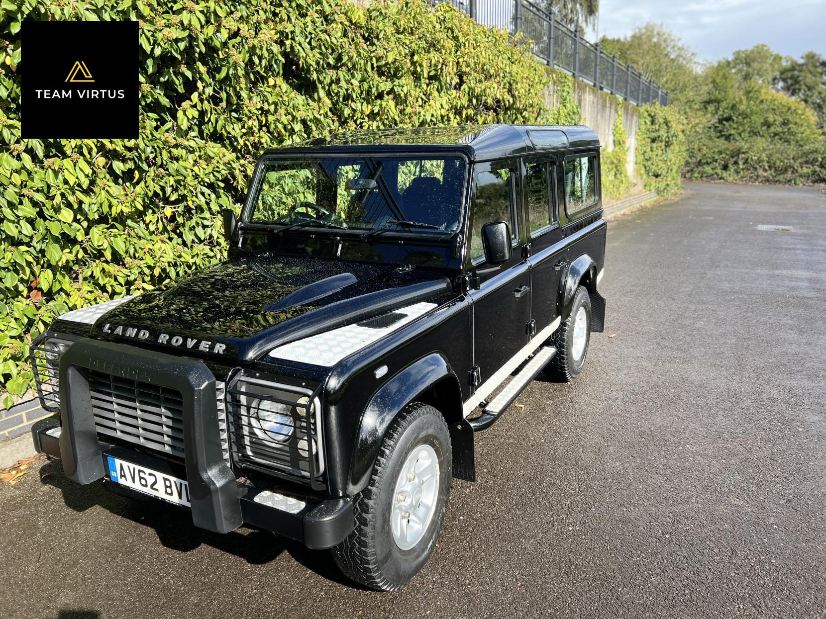 Land Rover Defender 110 2.2 TDCi XS SUV Double Cab 5dr Diesel Manual 4WD MWB Euro 5 (122 ps)