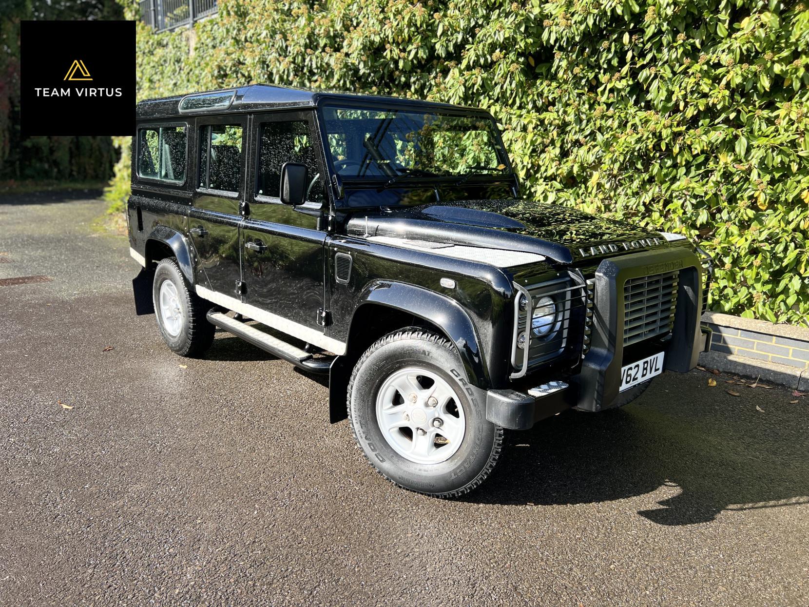 Land Rover Defender 110 2.2 TDCi XS SUV Double Cab 5dr Diesel Manual 4WD MWB Euro 5 (122 ps)