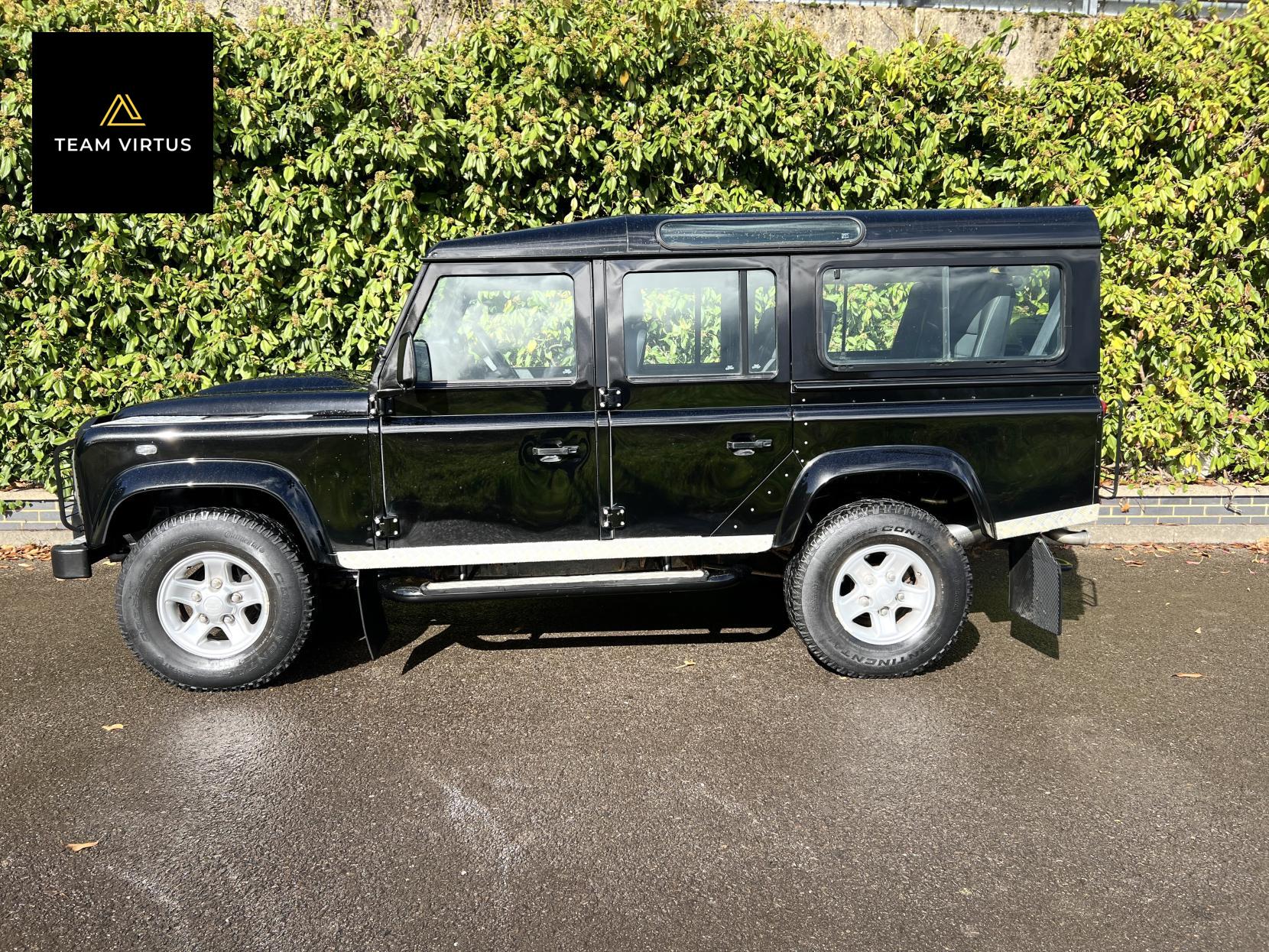 Land Rover Defender 110 2.2 TDCi XS SUV Double Cab 5dr Diesel Manual 4WD MWB Euro 5 (122 ps)