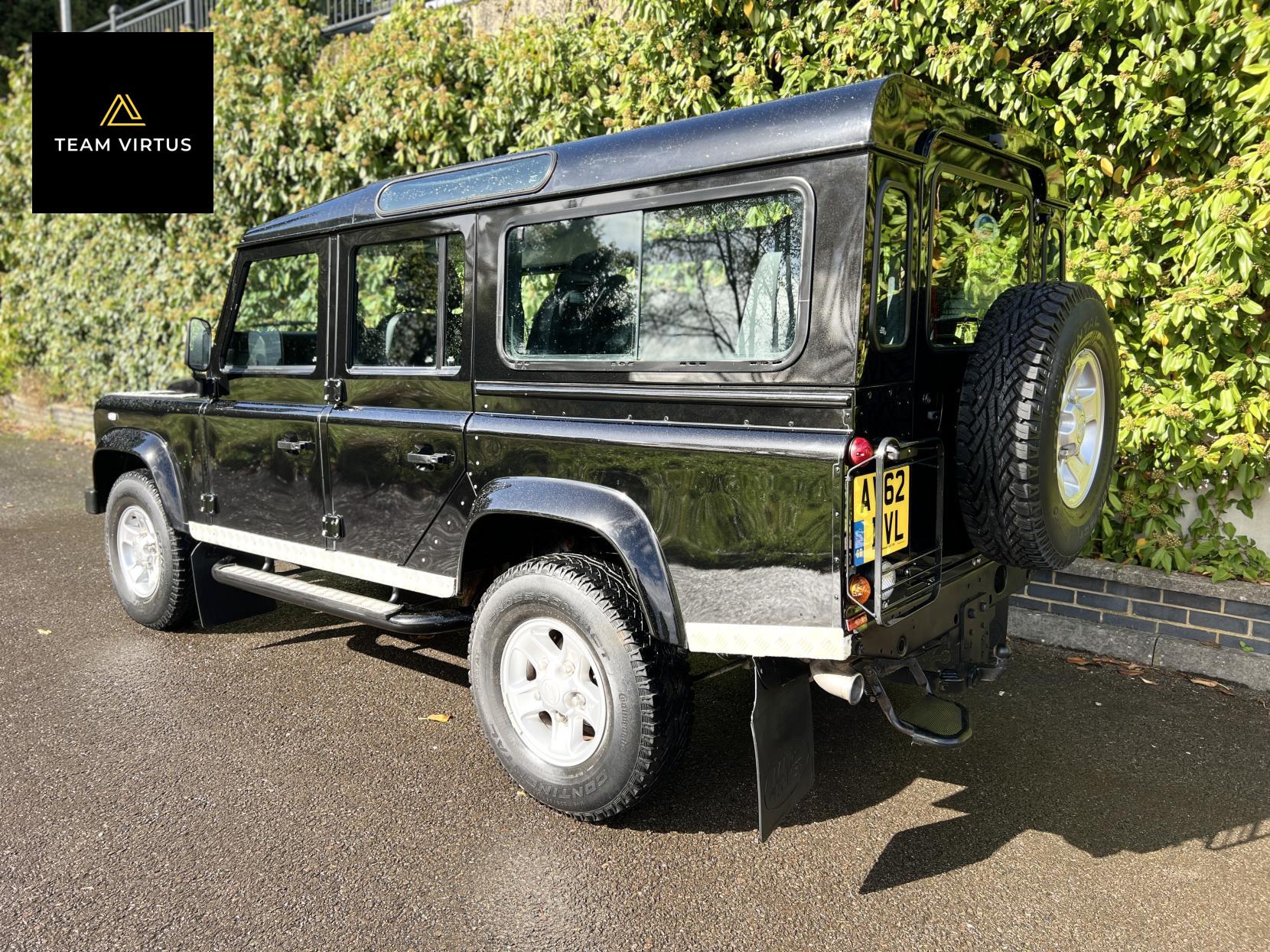 Land Rover Defender 110 2.2 TDCi XS SUV Double Cab 5dr Diesel Manual 4WD MWB Euro 5 (122 ps)