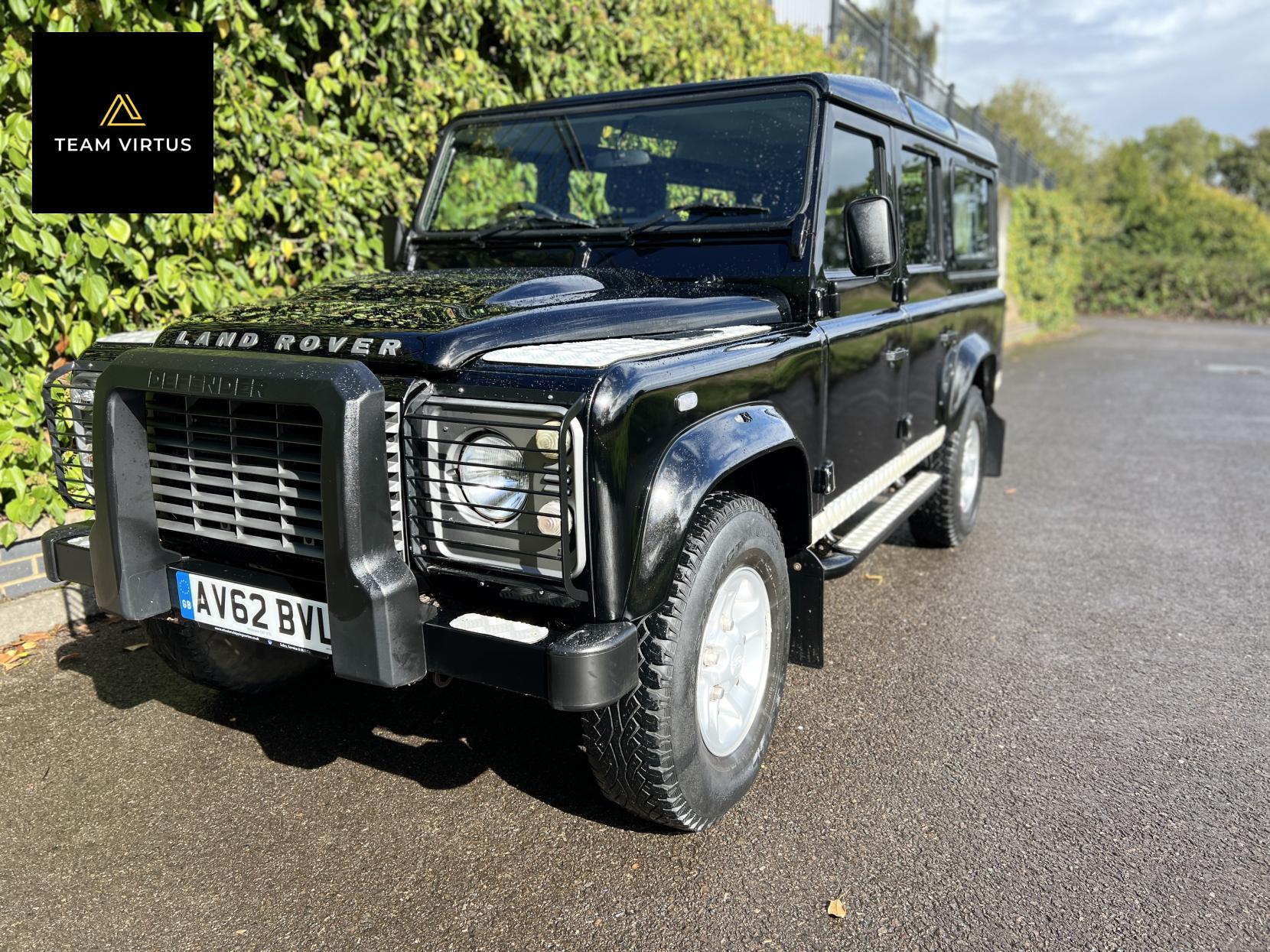 Land Rover Defender 110 2.2 TDCi XS SUV Double Cab 5dr Diesel Manual 4WD MWB Euro 5 (122 ps)