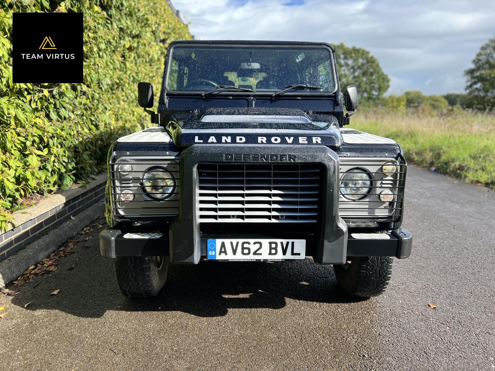 Land Rover Defender 110 2.2 TDCi XS SUV Double Cab 5dr Diesel Manual 4WD MWB Euro 5 (122 ps)