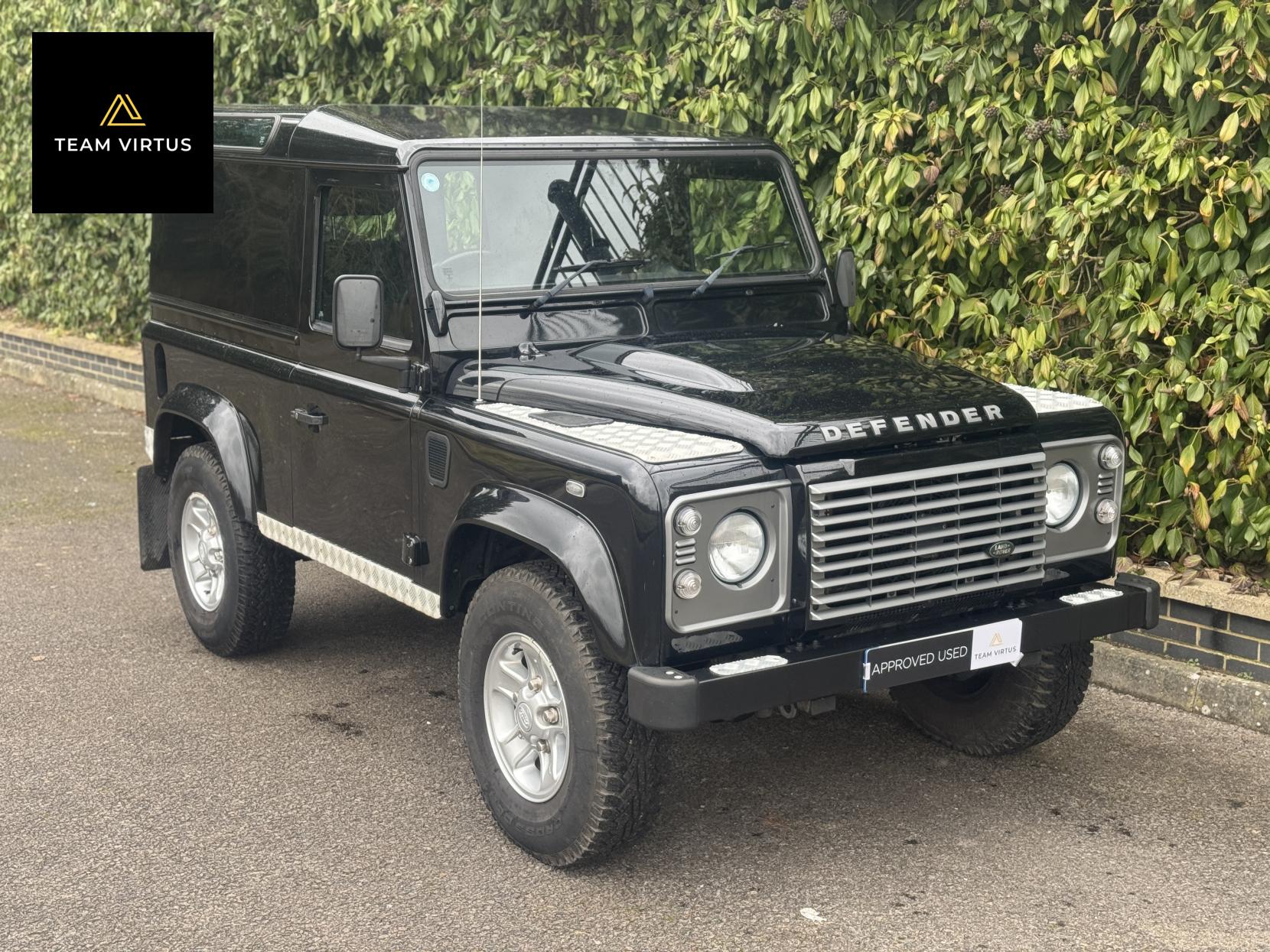 Land Rover Defender 90 2.2 TDCi XS Hard Top SUV 3dr Diesel Manual 4WD SWB Euro 5 (122 ps)