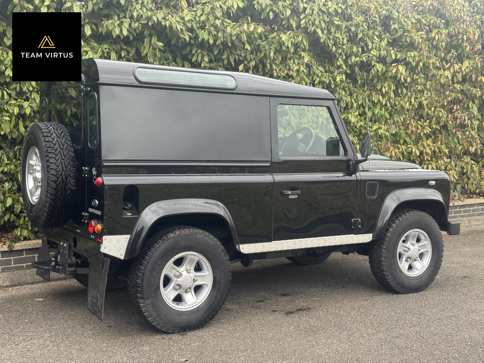 Land Rover Defender 90 2.2 TDCi XS Hard Top SUV 3dr Diesel Manual 4WD SWB Euro 5 (122 ps)