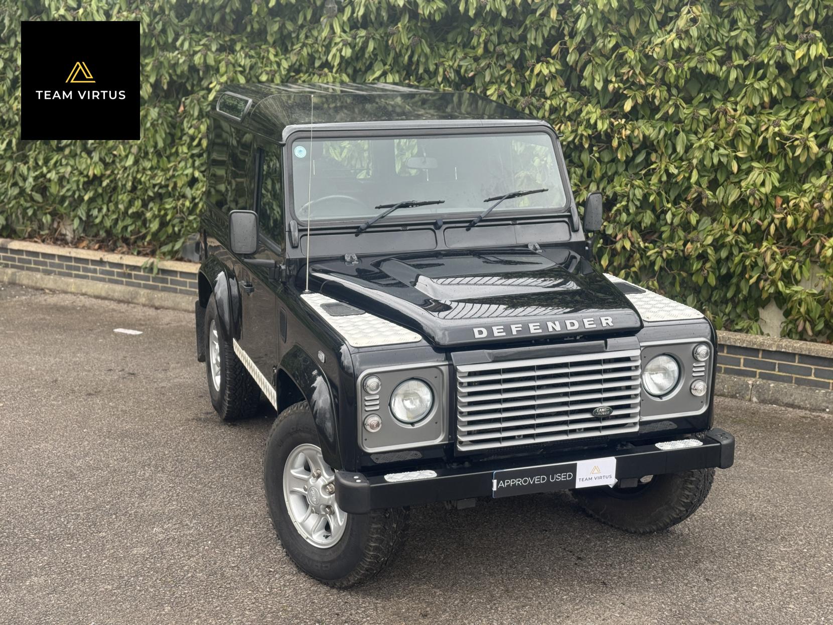 Land Rover Defender 90 2.2 TDCi XS Hard Top SUV 3dr Diesel Manual 4WD SWB Euro 5 (122 ps)