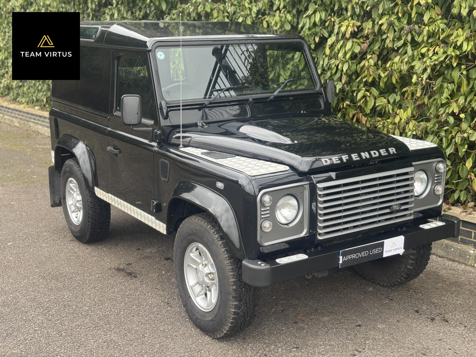 Land Rover Defender 90 2.2 TDCi XS Hard Top SUV 3dr Diesel Manual 4WD SWB Euro 5 (122 ps)