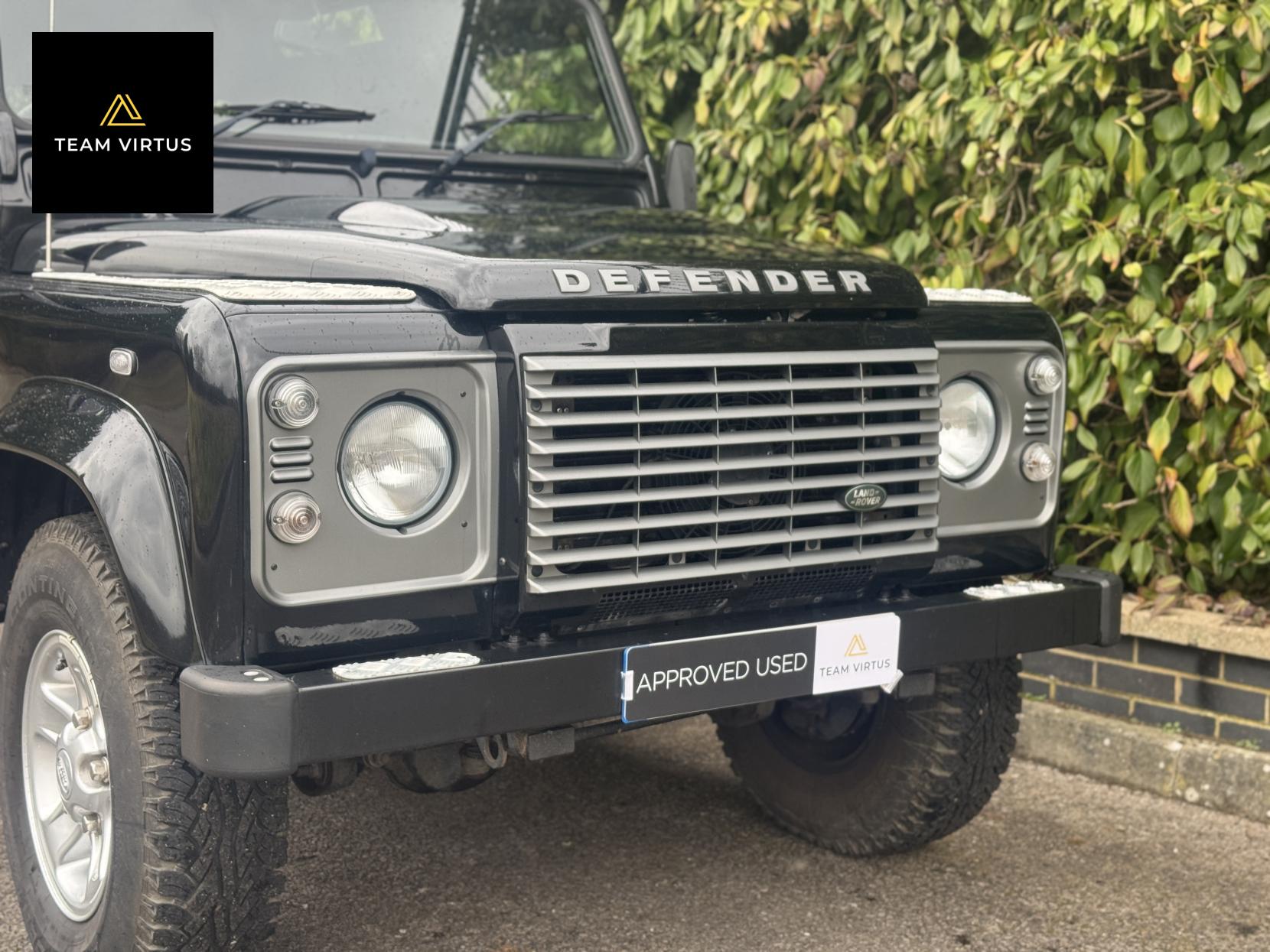 Land Rover Defender 90 2.2 TDCi XS Hard Top SUV 3dr Diesel Manual 4WD SWB Euro 5 (122 ps)