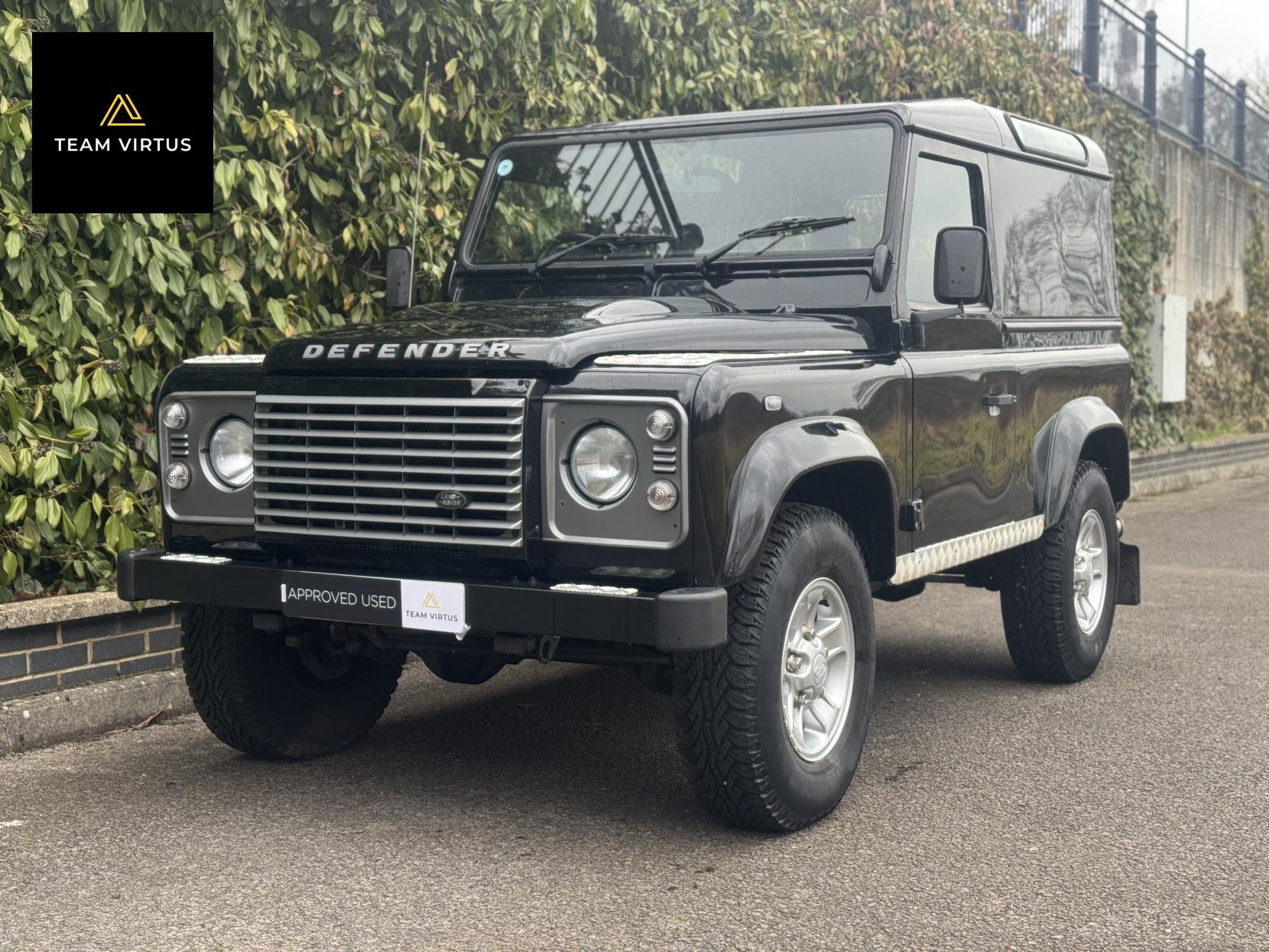 Land Rover Defender 90 2.2 TDCi XS Hard Top SUV 3dr Diesel Manual 4WD SWB Euro 5 (122 ps)