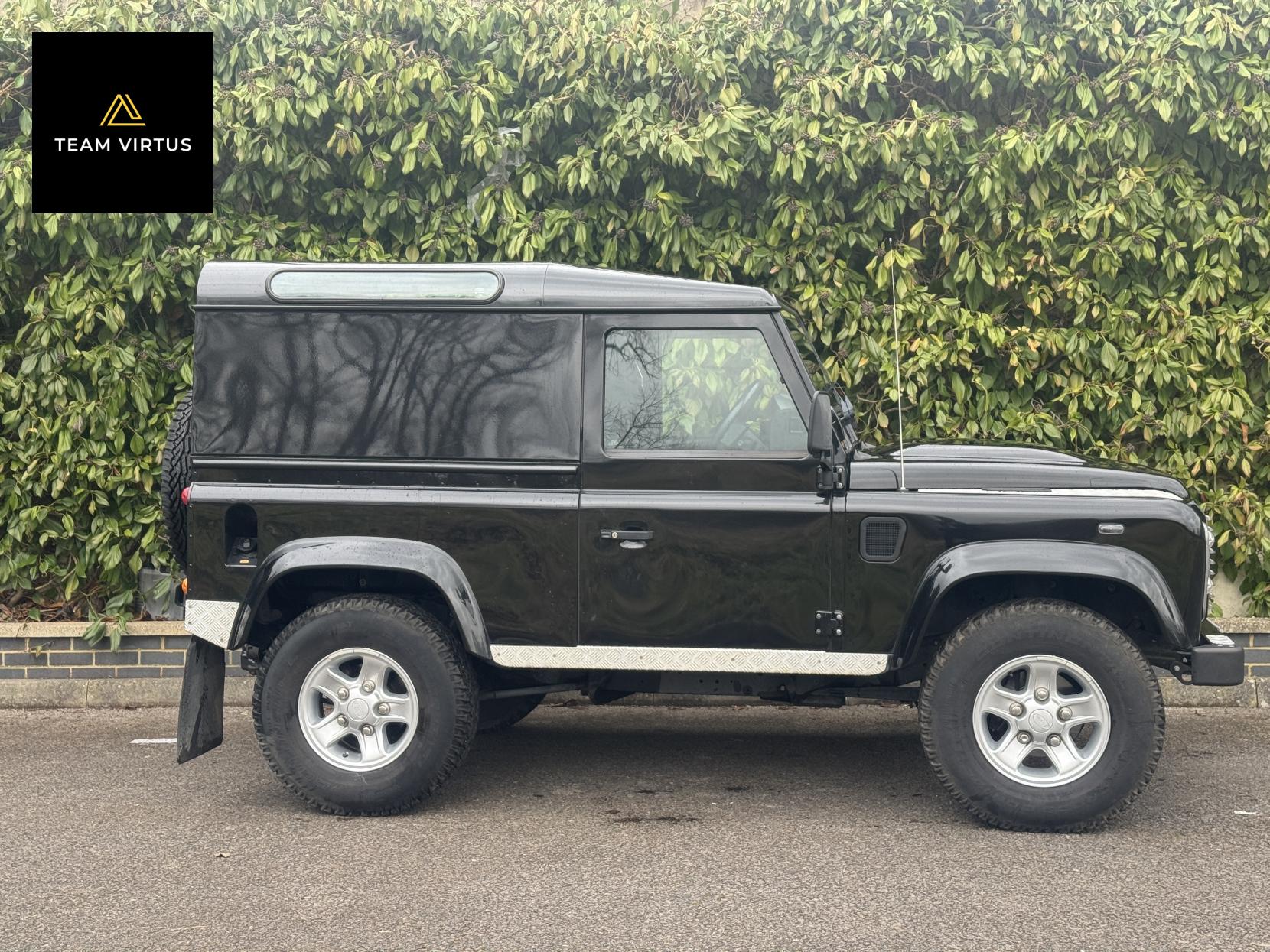 Land Rover Defender 90 2.2 TDCi XS Hard Top SUV 3dr Diesel Manual 4WD SWB Euro 5 (122 ps)